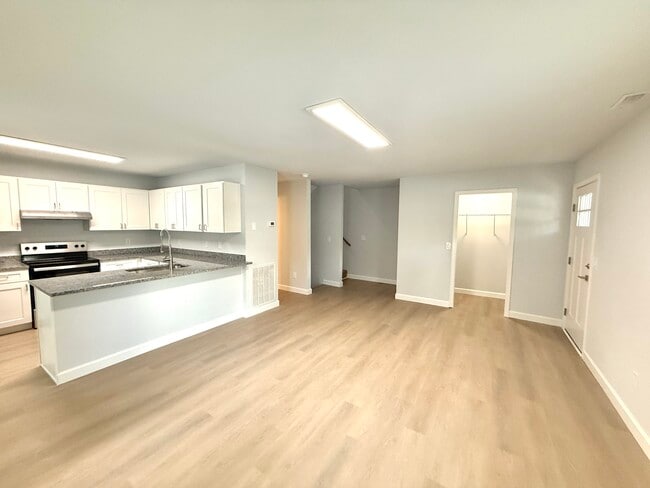 Building Photo - 701 S Main St