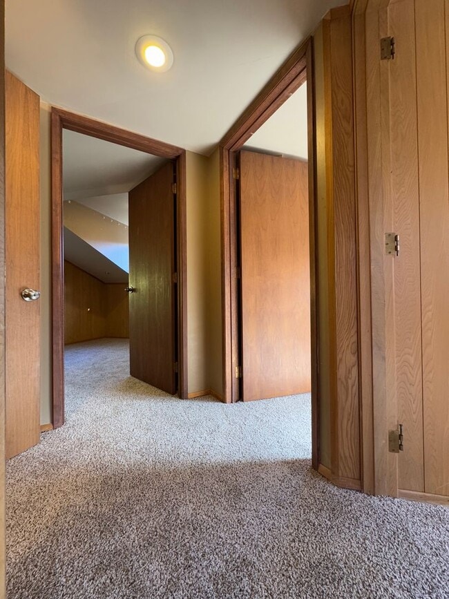 Building Photo - Spacious 6 Bedroom, 3 Bathroom Home Near CWU