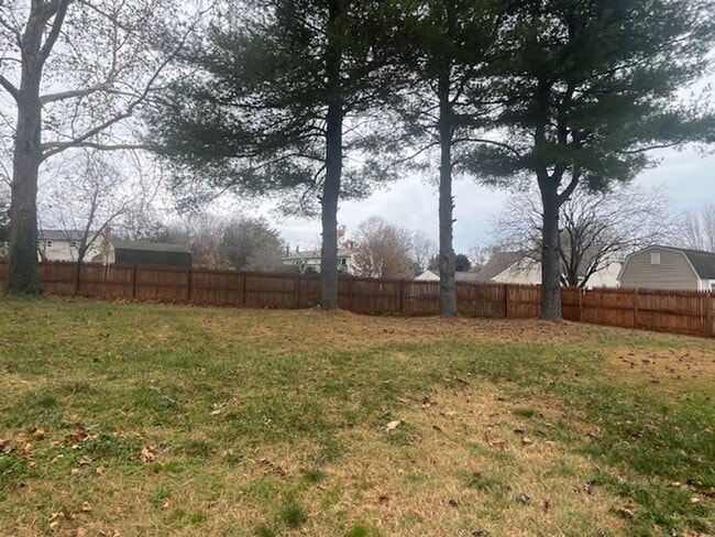 Building Photo - LOVELY CAPE COD WITH 4 BEDS, 2 BATHS AND GARAGE