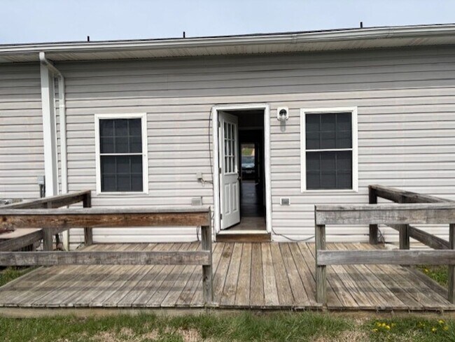 Building Photo - Sinking Creek Apartments