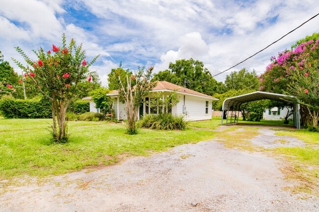 Building Photo - Close to UWF!