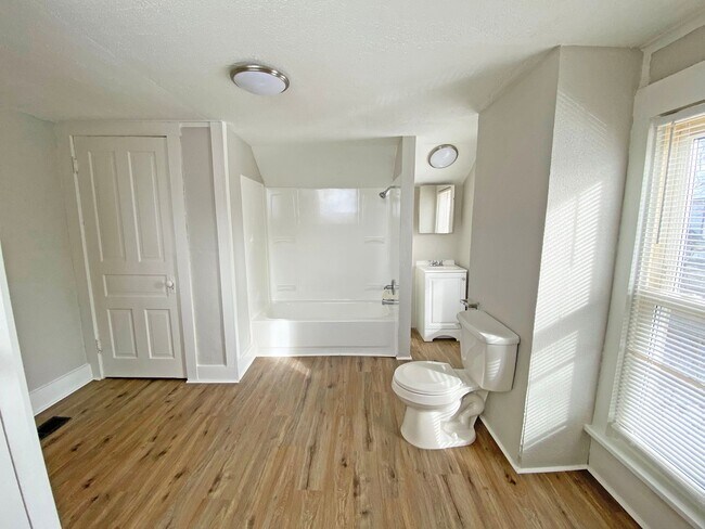Building Photo - Burkhardt Home : **MOVE-IN SPECIAL: 100% O...