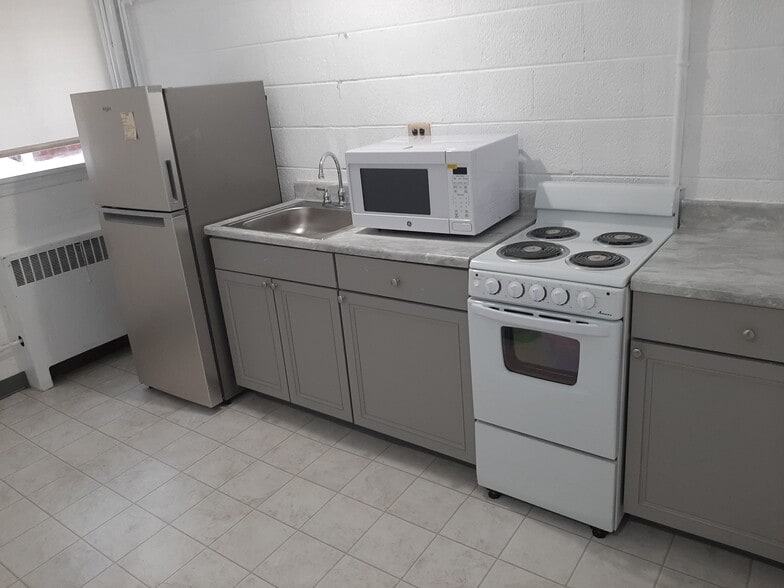 Kitchen - 1701 Rugby Ave