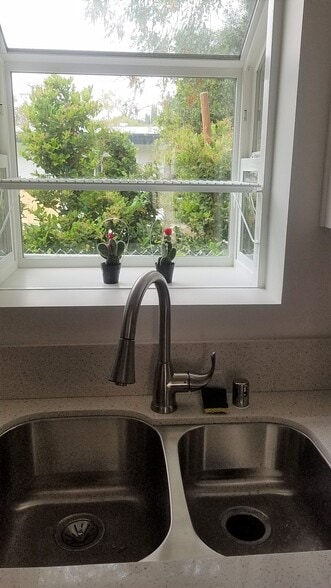 Bay window from the kitchen - 6619 Daryn Dr
