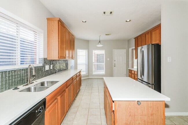 Building Photo - 15526 Oxenford Dr