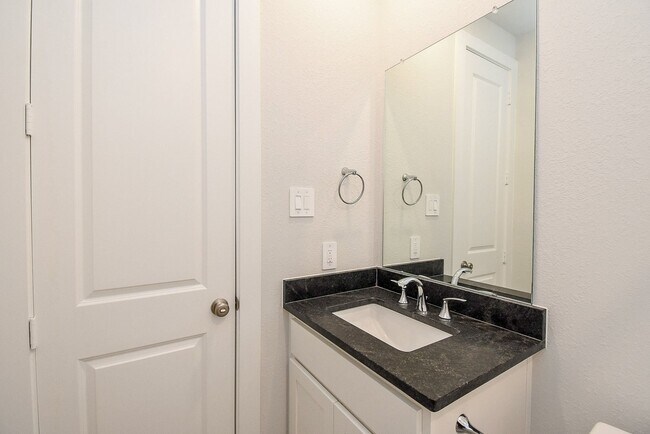 Building Photo - 3322 Verdant Ln