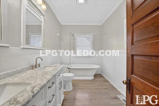 Building Photo - 414 Platt St