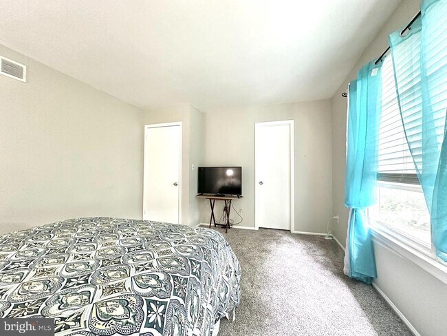 Building Photo - 41 Brookview Cir