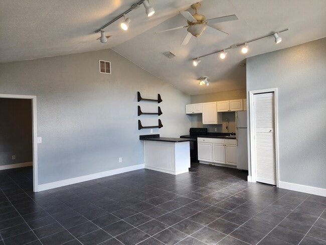 Building Photo - 5632 Pinerock Rd