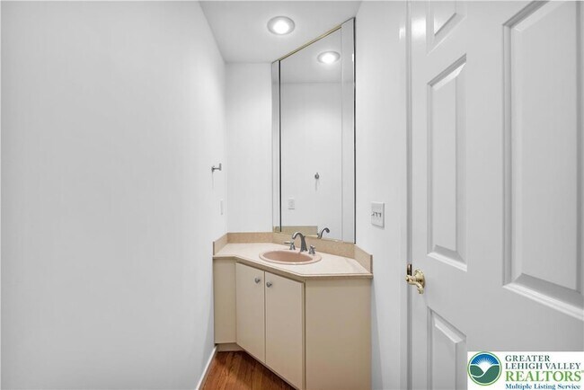 Building Photo - 5721 Crawford Dr