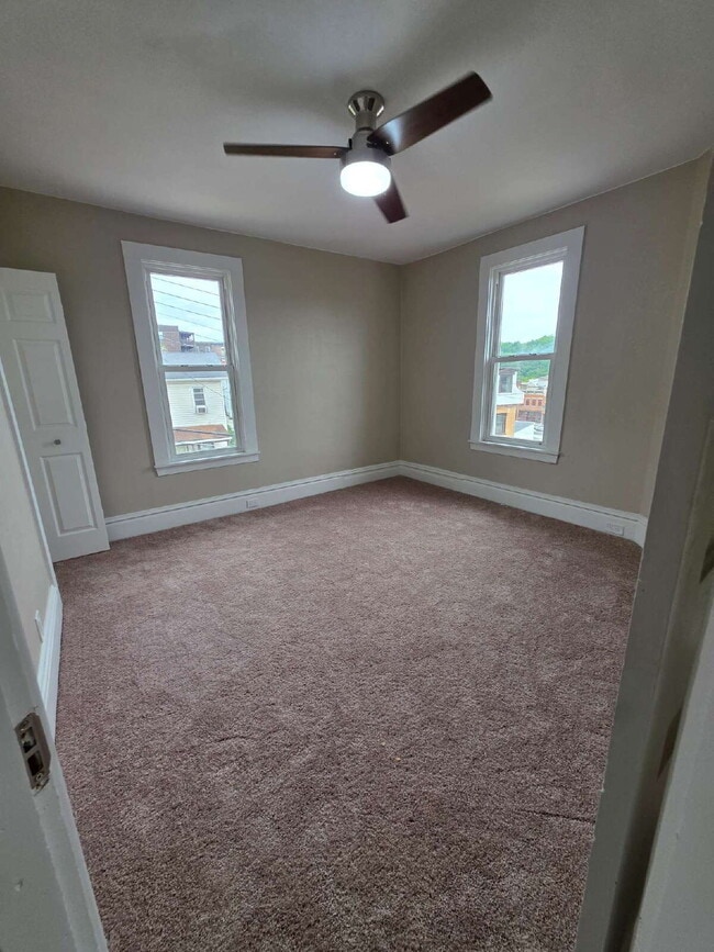 Building Photo - "Spacious 4-Bedroom Gem in Homestead – 2090 Sq Ft of Comfort!"