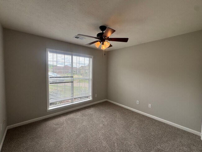 Building Photo - 7002 Oak Side Ct