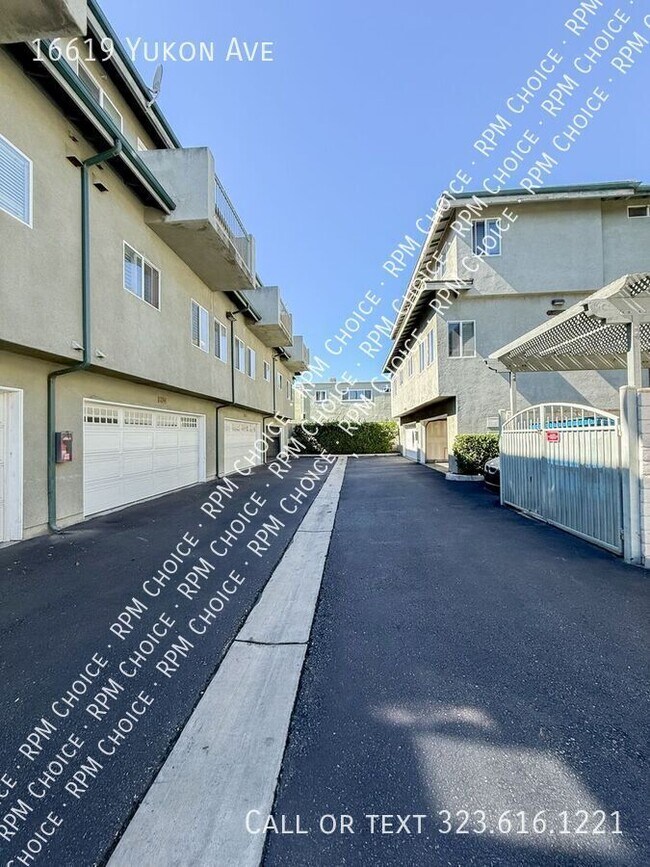 Building Photo - 16619 Yukon Ave