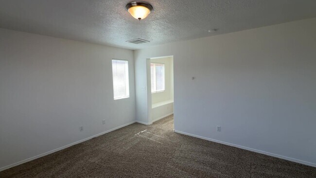 Building Photo - 3 Bedroom Town Home Near Rio Bravo Blvd SE & University Blvd SE In Mesa Del Sol!