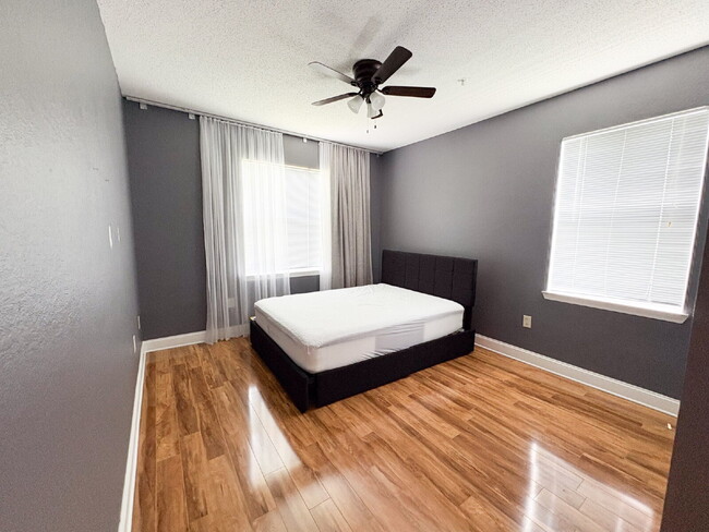 Building Photo - Available Now! Spacious 2-Bed, 2-Bath Cond...