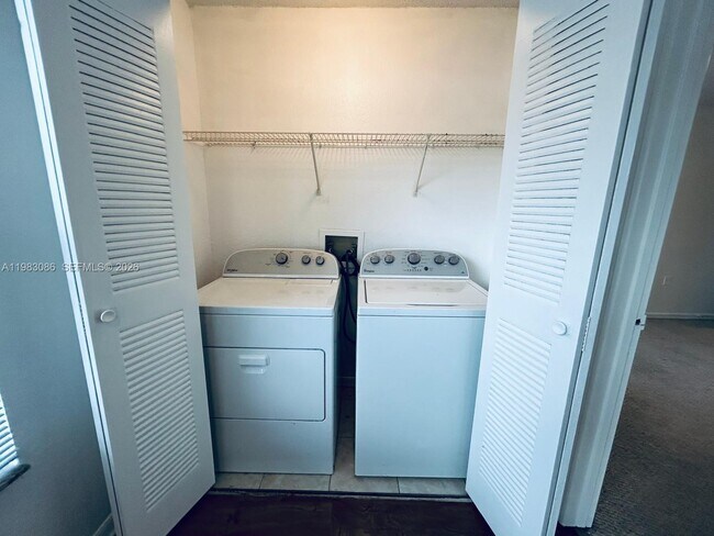 Building Photo - 12980 Vista Isles Dr