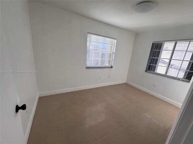 Building Photo - 4030 SW 116th Ave