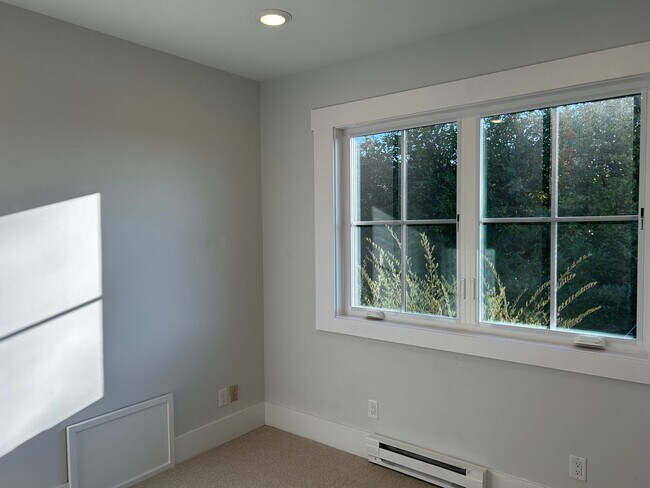 Building Photo - 2015 Franklin Ave E