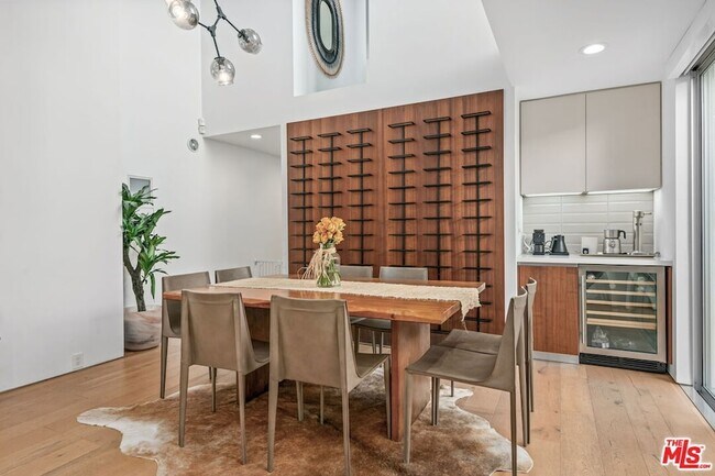 Building Photo - 2736 Armacost Ave