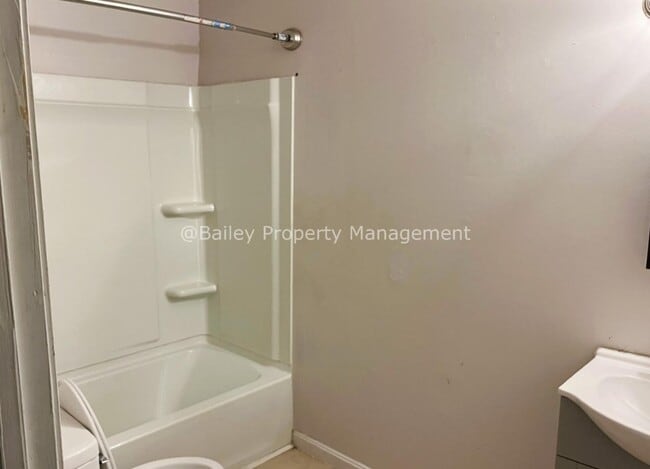 Building Photo - 2809 Eddy St