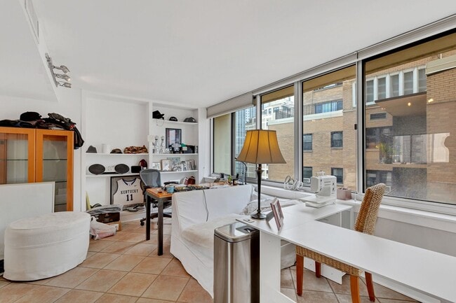 Building Photo - 1 E Schiller St