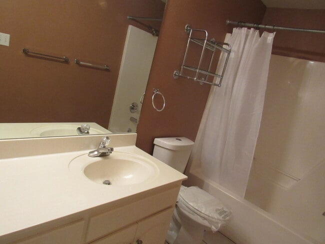 Building Photo - Contact Peggy Goodman 501 676 1758