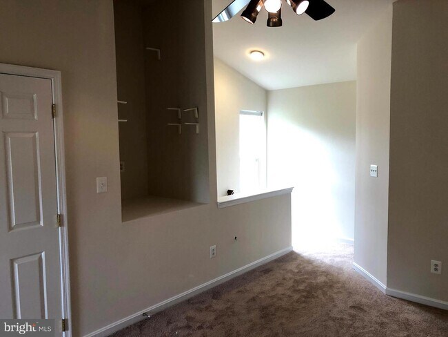 Building Photo - 43533 Mink Meadows St