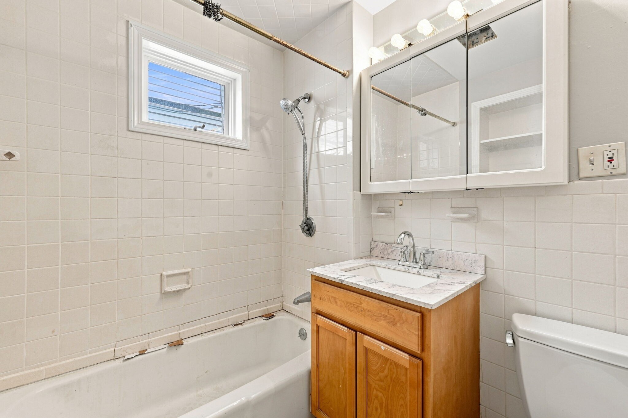 Building Photo - 147 Murdock St