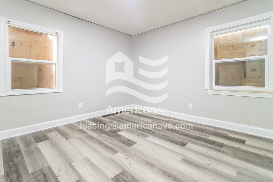 Building Photo - 4604 Bedford St