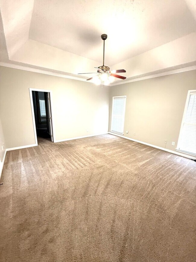 Building Photo - ** 4 bed 2.5 bath located in Sturbridge in...