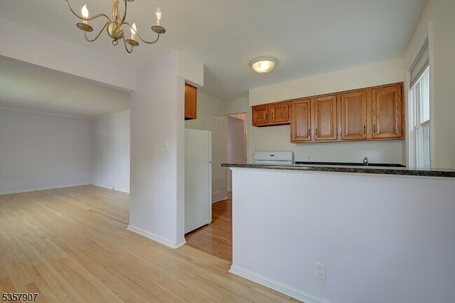 Building Photo - 349 Bloomfield Ave