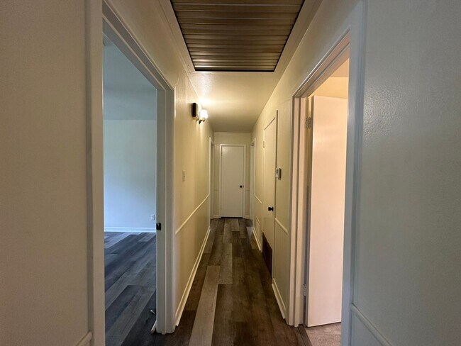 Building Photo - 2725 Tanglewood Dr