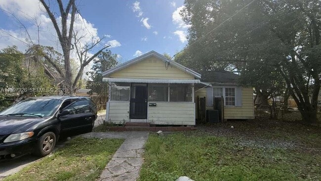 Building Photo - 2748 Broadway Ave