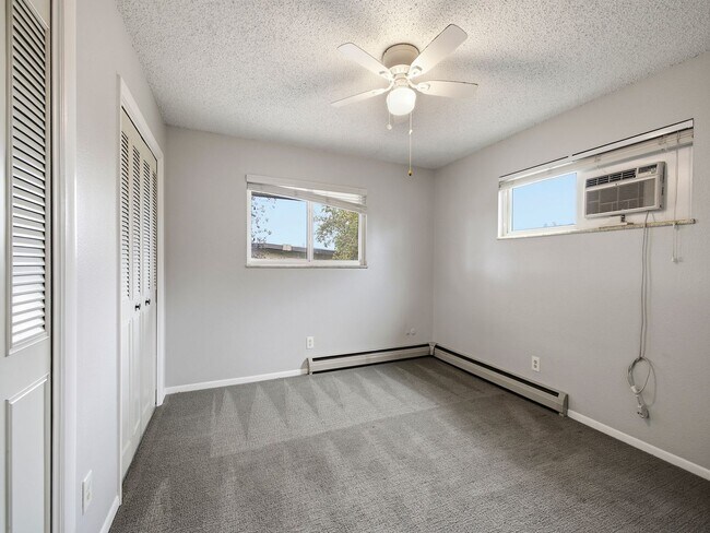 Building Photo - 1428 W 25th St