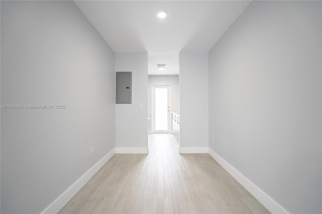 Building Photo - 1850 S Treasure Dr