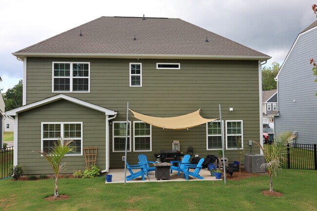 Building Photo - 136 Dogwood Grv Pl