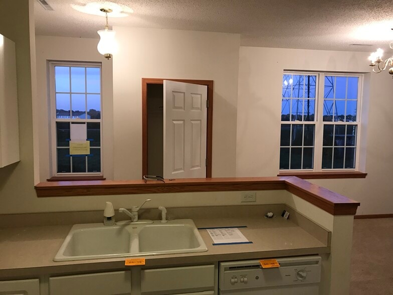 Building Photo - 1505 Countryside Dr