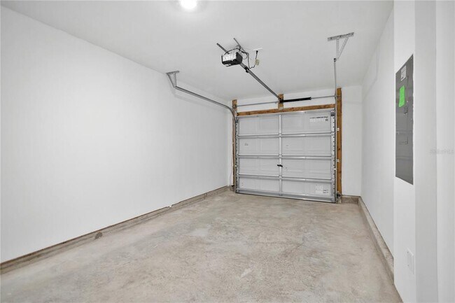 Building Photo - 975 Phoenix St