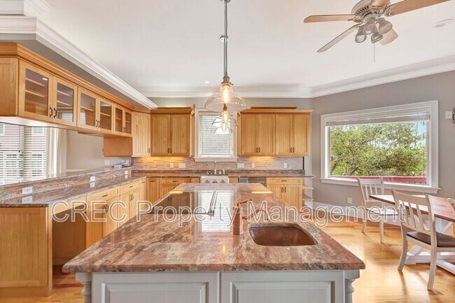 Building Photo - 1392 Eden Rd