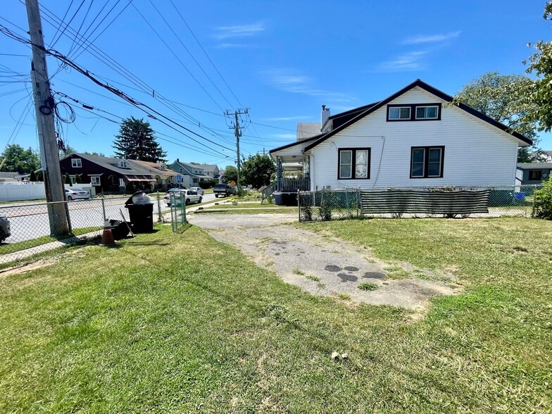 Building Photo - 2700 Edgmont Ave