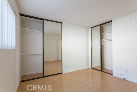 Building Photo - 972 Larrabee St