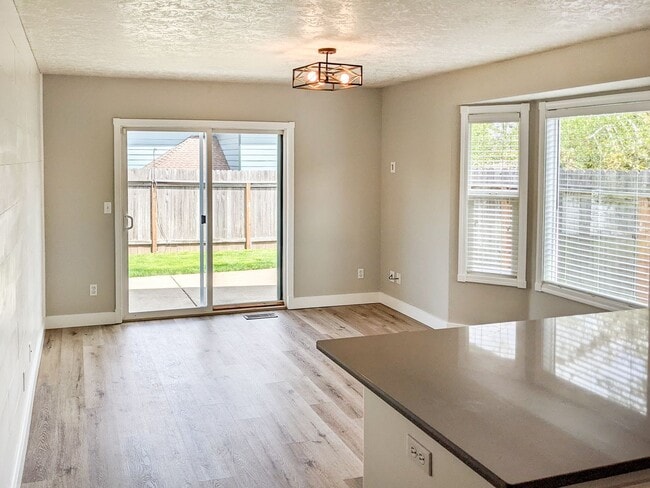 Building Photo - 5500 Doogan Ct SE