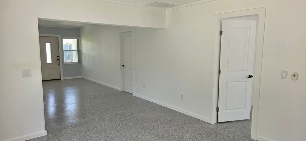 Building Photo - 125 9th St
