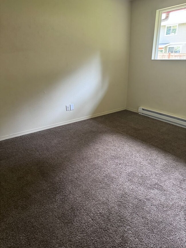 Building Photo - Gig Harbor 2 bed 1 Bath home available June 1