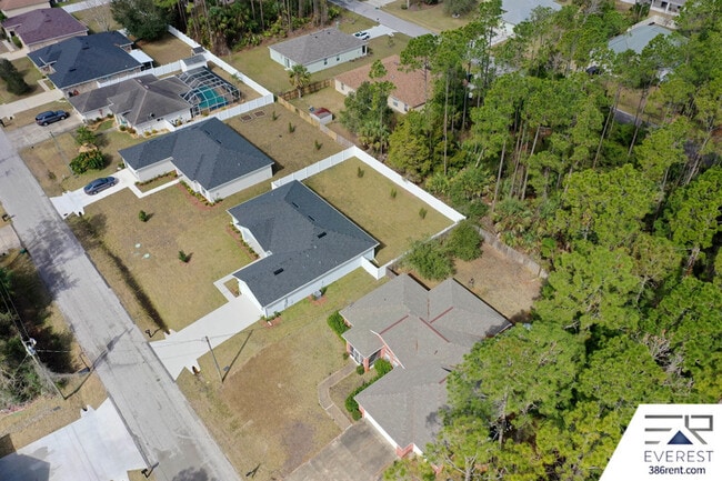 Building Photo - 71 Point of Woods Dr