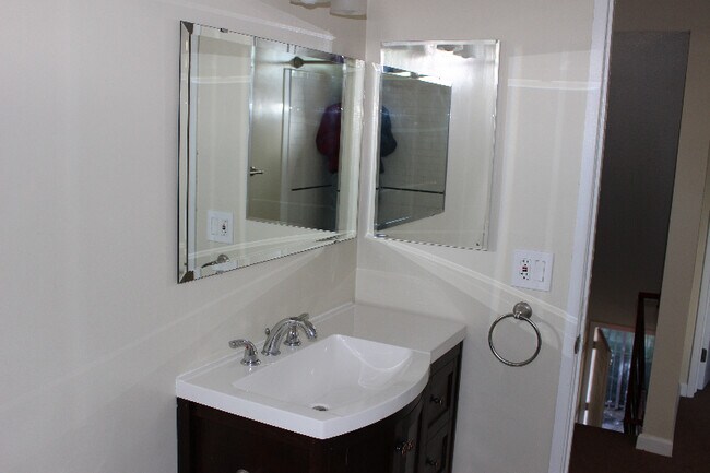 Building Photo - 2908 Alsace Ave