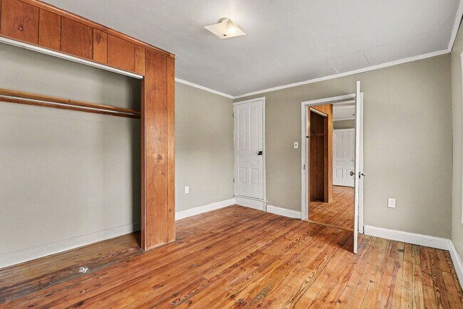Building Photo - 215-217 Pine Grove MF