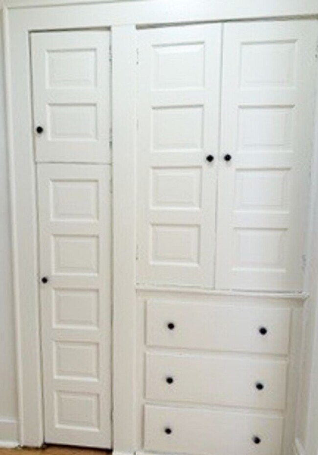 Building Photo - Newly Renovated Bright 2nd Floor Flat - 6/...