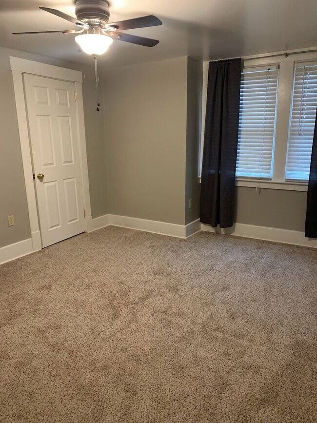 Building Photo - Beautiful Renovated 3/1.5 Home in Beechview - Available NOW