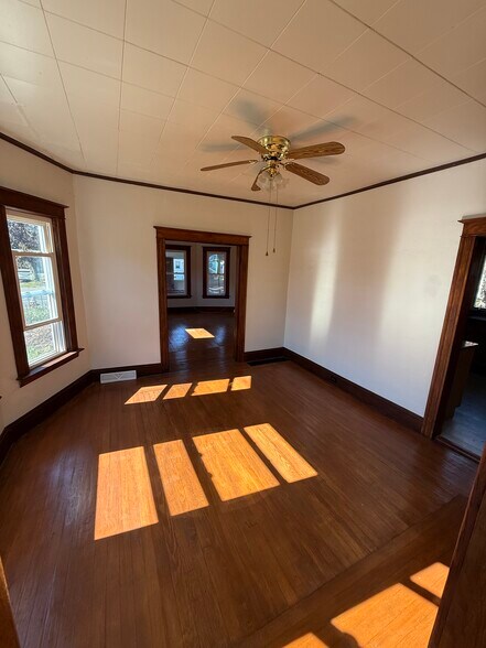 Building Photo - 280 3rd Ave